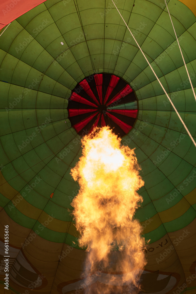 Obraz premium View of the inside of the balloon with fire