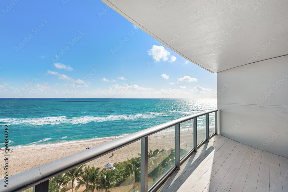 Fototapeta premium Photo taken from a balcony in Miami Beach Florida
