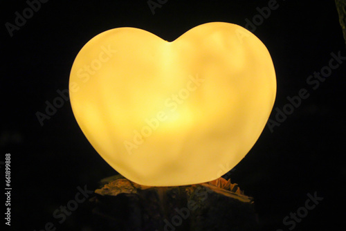 This is a heart-shaped lamp that symbolizes love and will be a guiding light in the darkness.