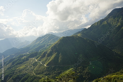  mountain path in Sapa, Vietnam - ベトナム サパ 山道 © Eric Akashi