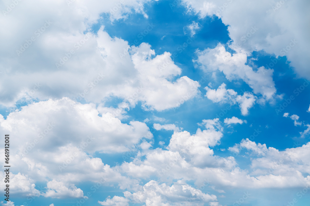 Obraz premium white clouds and blue sky background