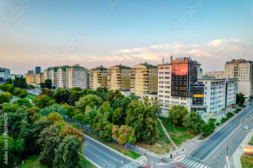 Warszawa, panorama miasta, widok z drona. Zachodzące słońce. #661964214