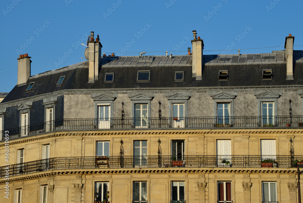 Immeuble haussmannien à Paris, France
Immeuble haussmannien à Paris, France