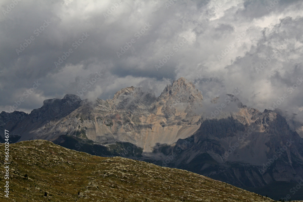 nuvole su Costabella e Cima Uomo; Dolomiti di Fassa, Trentino