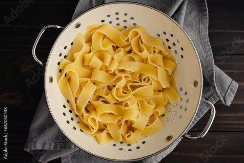 Εκτύπωση καμβά Cooked and Drained Pappardelle Pasta in a Colander: Boiled and strained broad no