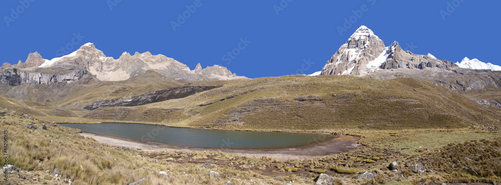Panorama: Cordillera Huayhuash - Nevada Jurau and Trapecio