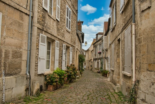 Fototapeta Naklejka Na Ścianę i Meble -  Mittelalterliches Städtchen Senlis im Oise in Frankreich