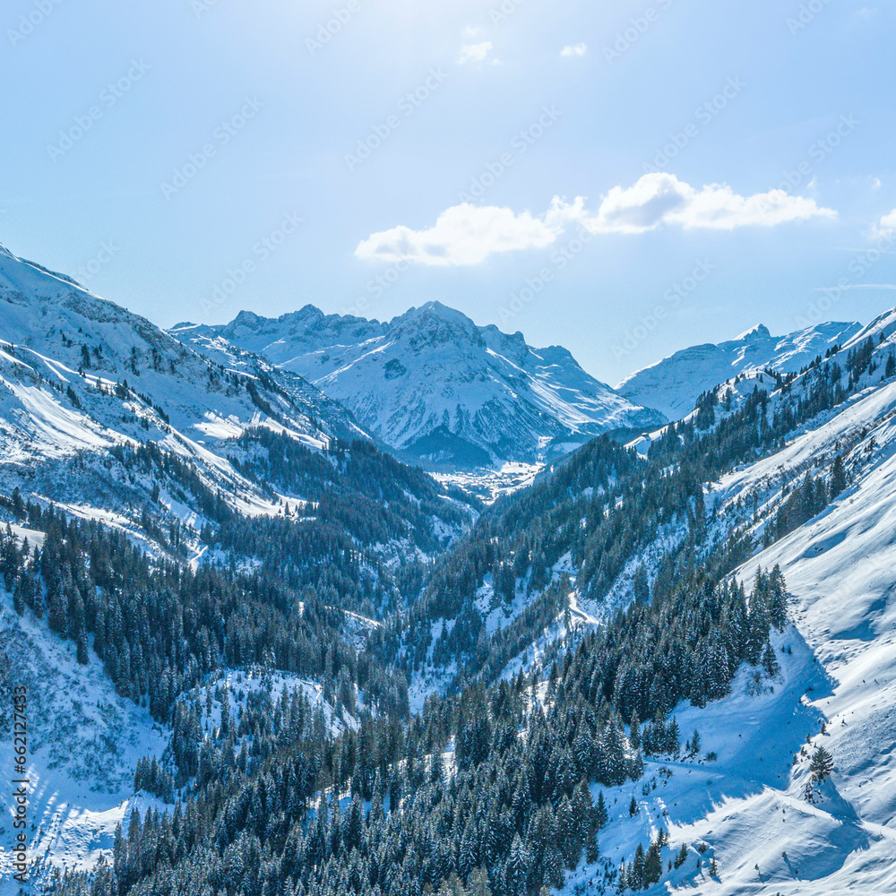 Herrlicher Blick in die Lechschlucht bei Warth am Arlberg im Winter