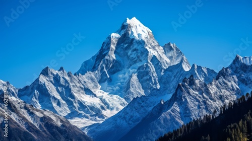 Majestic mountain peaks against a clear blue sky © Cloudyew