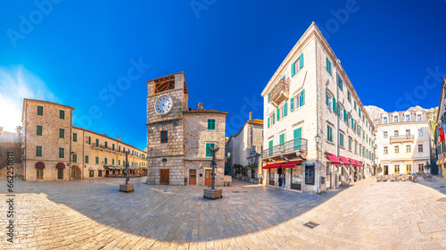 Fototapeta Naklejka Na Ścianę i Meble -  Town of Kotor stone square panoramic view