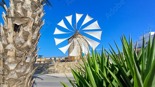 Windmühle auf Kos – Historisches Wahrzeichen und malerische Landschaft