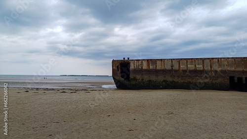 Gold Beach – Historischer Landungsstrand der Normandie mit künstlichem Mulberry-Hafen