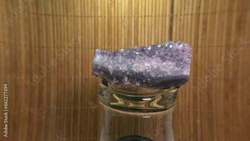 Quartz-containing rock is contained in many stones and semi-precious stones
