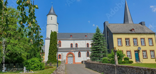 Kloster Steinfeld in der Eifel im Sommer – Historische Architektur und idyllische Natur