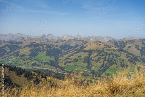 Wandern in Schweiz zur Herbstzeit