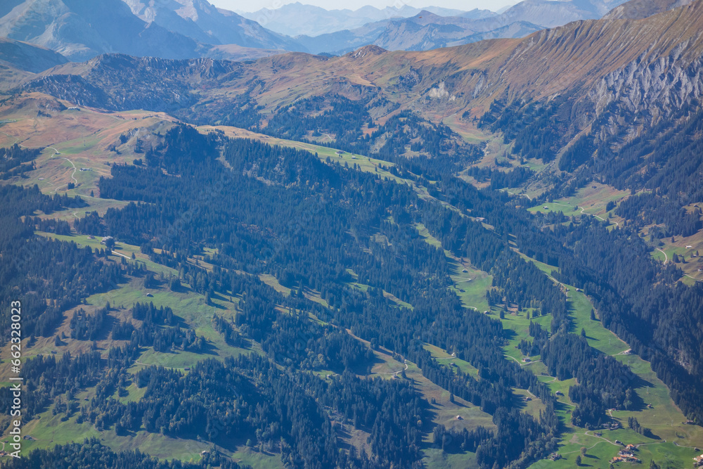 Wandern in Schweiz zur Herbstzeit