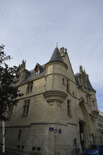 Une des tours de l'Hôtel des archevêques de Sens a Paris, Paris 4e, 