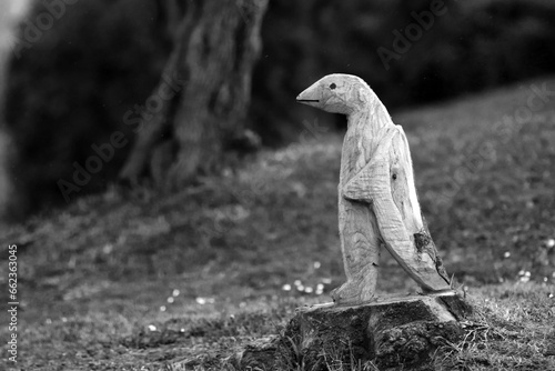 Escultura de madera de un pájaro