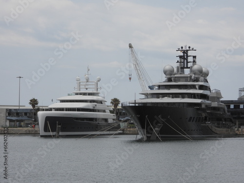 Spain: Luxury yachts in the harbour of Tarragona city © gmcphotopress