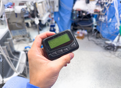 design, connection, hand, black, history, retro, pager, beeper, communication, hospital, symbol, efficiency, business, technology, medical, device, messaging, signal, alert, staff, essential, tool, em photo