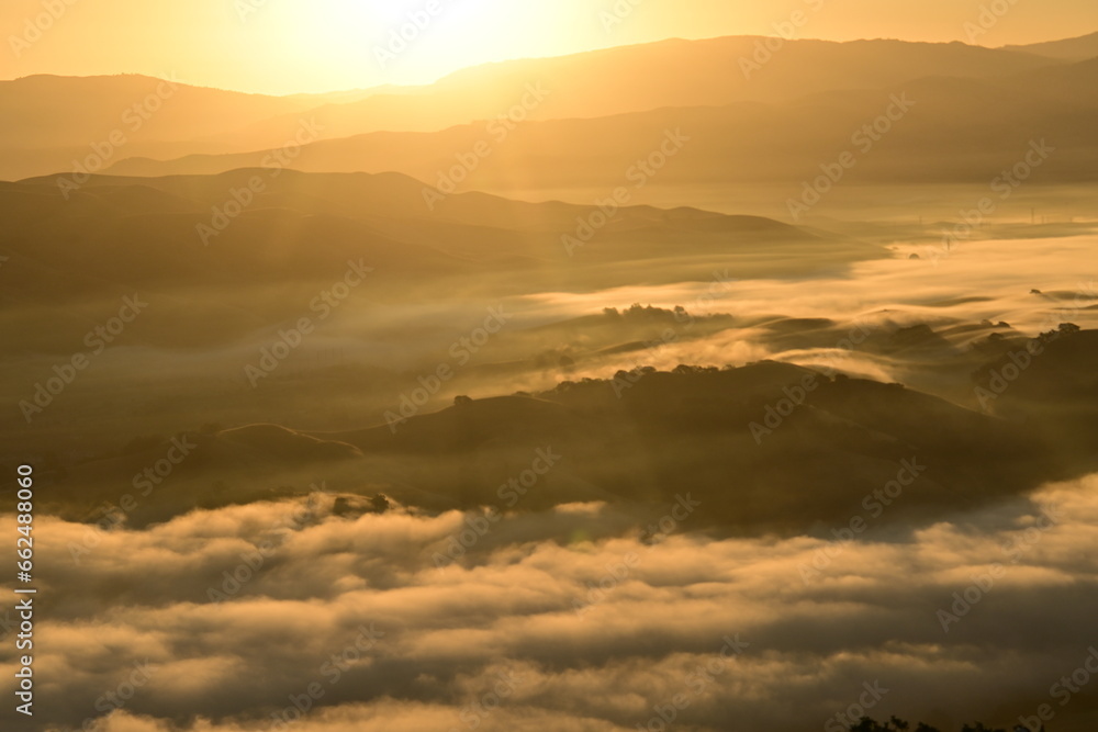 Obraz premium sunset over the valley