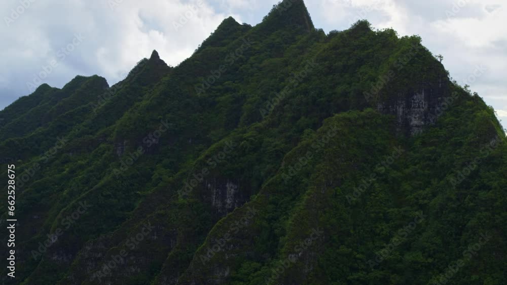 Epic Drone Shot Up Beautiful Hawaiian Mountain Peak Epic Drone Shot Up Beautiful Hawaiian Mountain Peak