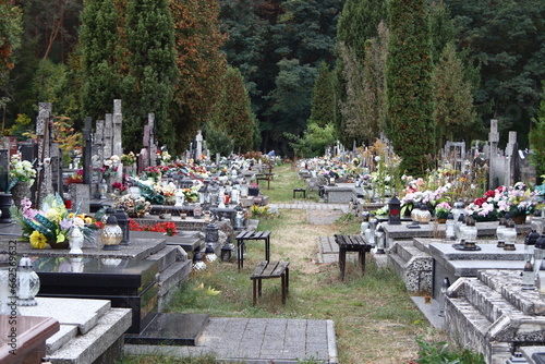 Cmentarz jesienią pod koniec października