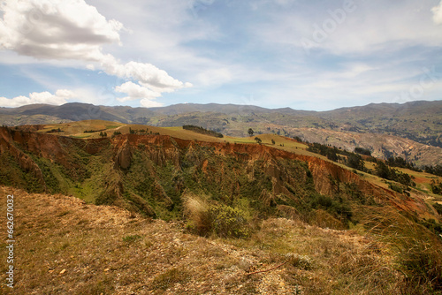 Reise durch Südamerika. Wandern in der Cordillera Blanca bei Huaraz in Peru.