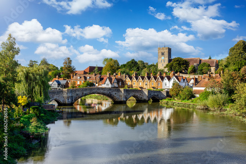 Leinwand Poster Panoramic view of Aylesford village in Kent, England with medieval bridge over t