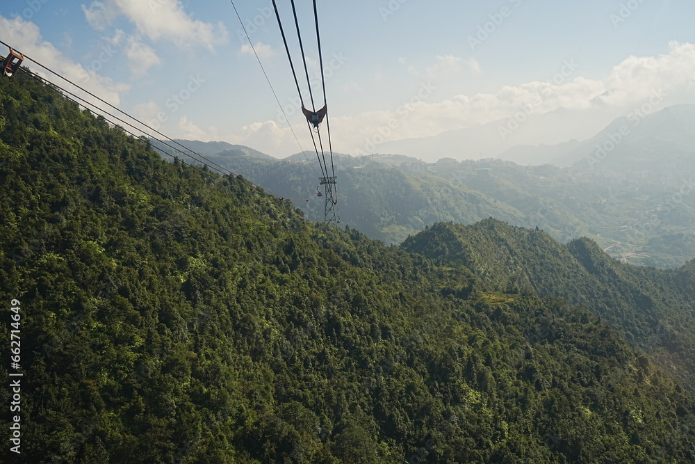 Fansipan Cable Car and Mountains in Sapa, Vietnam - ベトナム サパ ファンシーパン ケーブルカー