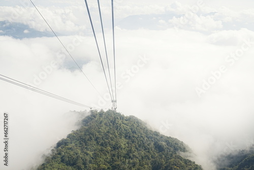 Fansipan Cable Car and Mountains in Sapa, Vietnam - ベトナム サパ ファンシーパン ケーブルカー