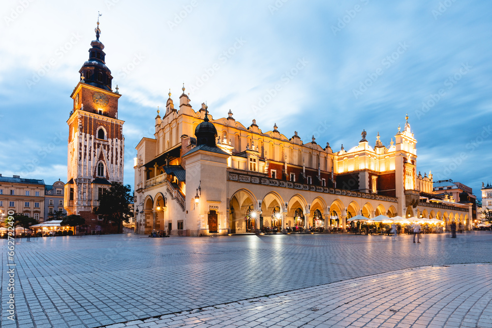 Naklejka premium Cloth hall in Cracow, Poland market square, old town at the evening