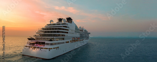 Fotografia Cruise Ship, Cruise Liners beautiful white cruise ship above luxury cruise in th
