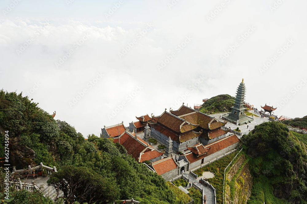 Fansipan Mountain called Roof of Indochina and Sea of Clouds in Sapa, Vietnam - ベトナム サパ ファンシーパン 山 Fansipan Mountain called Roof of Indochina and Sea of Clouds in Sapa, Vietnam - ベトナム サパ ファンシーパン 山