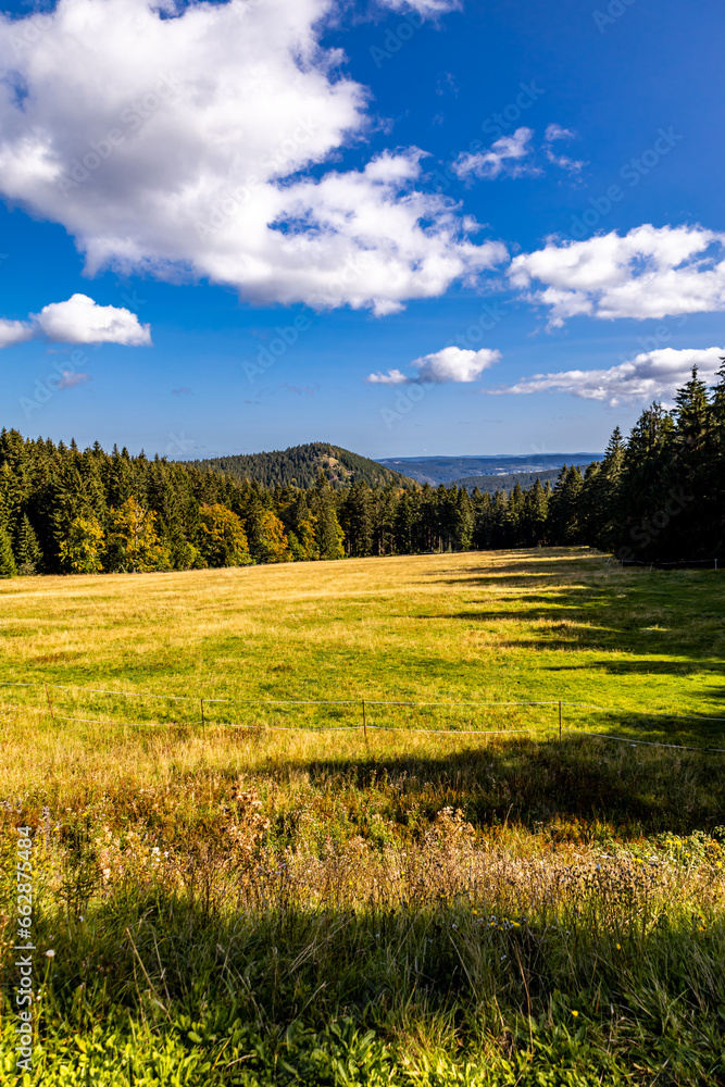 Herbstliche Fahrradrunde auf den Höhenweg des Thüringer Waldes über Oberhof und Suhl - Thüringen - Deutschland Herbstliche Fahrradrunde auf den Höhenweg des Thüringer Waldes über Oberhof und Suhl - Thüringen - Deutschland