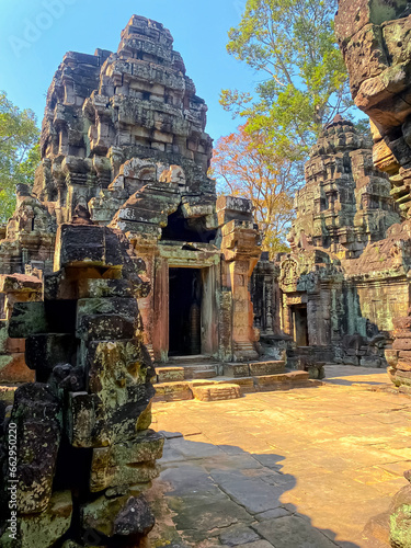 Ta Som, Tasaom, a small Buddhist temple in Angkor, Cambodia photo