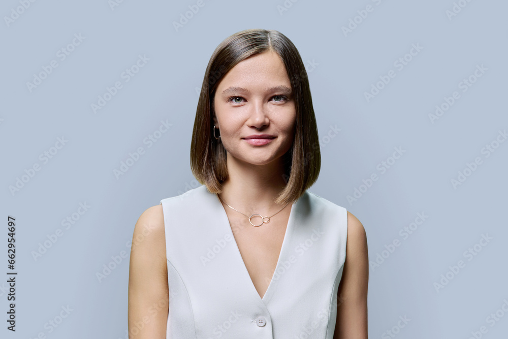 Obraz premium Portrait of beautiful young trendy woman on gray studio background