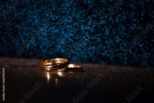 anillos de boda con efecto con gel de color