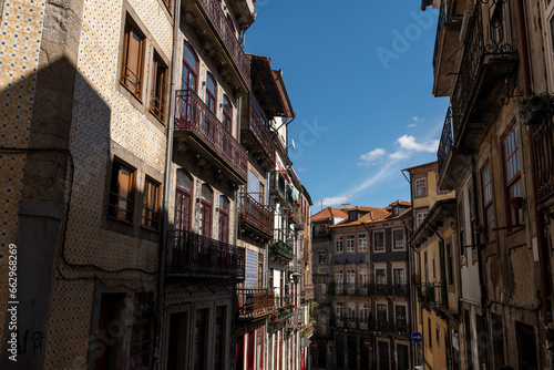 Fototapeta Naklejka Na Ścianę i Meble -  kolorowe kamienice w Porto