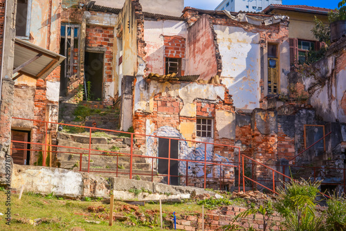old abandoned building © andersonmenezes