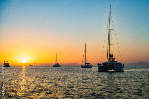Fotografie Autumnal Serenity: Sunset Sail in Baja California Sur