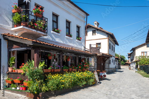 Fototapeta Naklejka Na Ścianę i Meble -  Typical street and buildings at old town of Bansko, Bulgaria