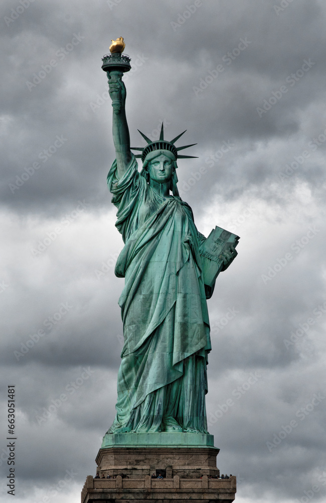 Fototapeta premium Statue of Liberty Cloudy
