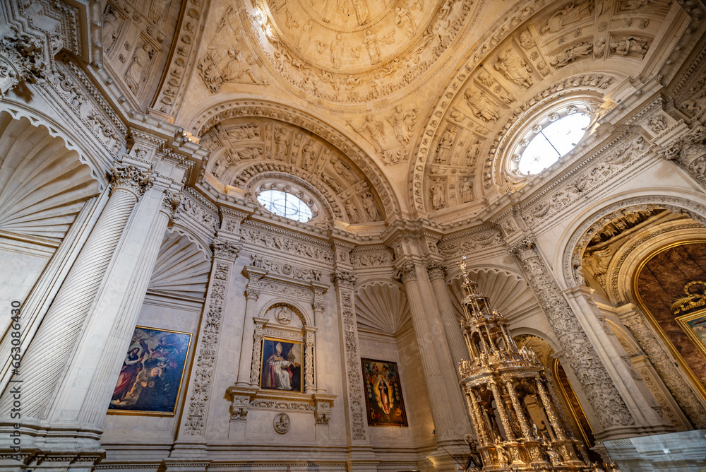 Obraz premium Catedral de Santa María de la Sede, arquitectura de estilo gótico en Sevilla, Andalucía, España.