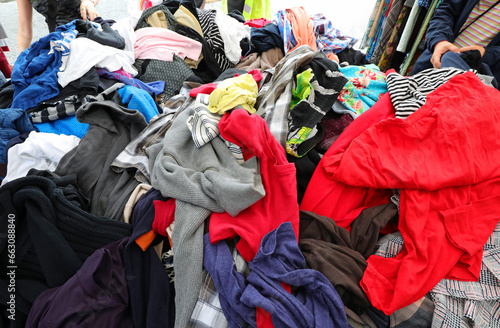 used clothes for sale in the flea and used clothing market where you can find purchasing opportunities