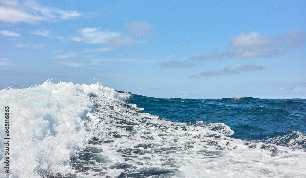Obraz premium The wake of a speedboat, selective focus.