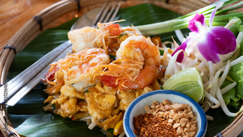 Phad Thai Shrimp with seasoning and vegatables photo