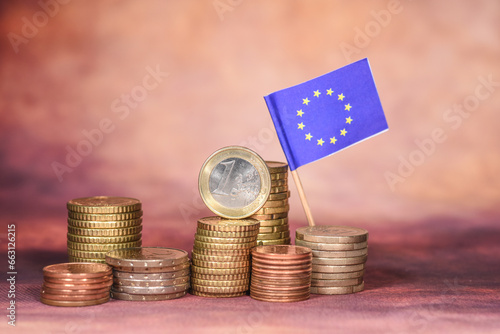 Foto argent monnaie euro paiement taxe epargne credit banque Europe europeen