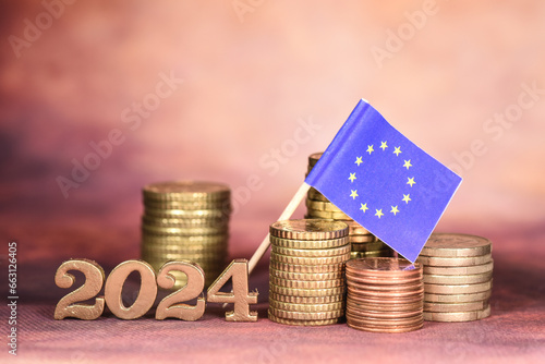 Foto argent monnaie euro paiement taxe epargne credit banque 2024 Europe europeen