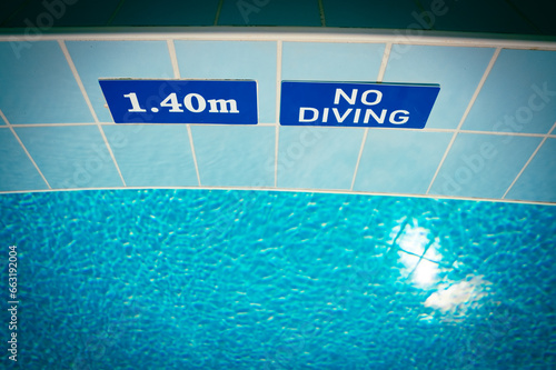 1,40 Meter - No Diving Schild photo